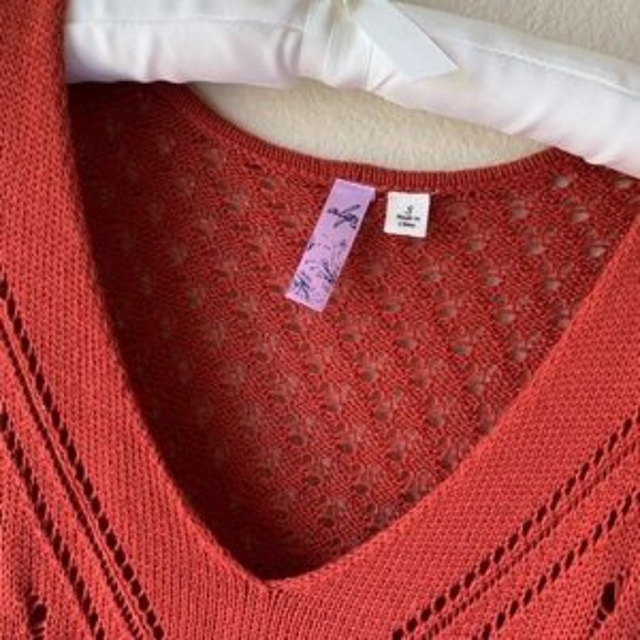 Burnt Orange V-neck Sweater Top With Scalloped Hem - Size Small - Picture 7 of 8